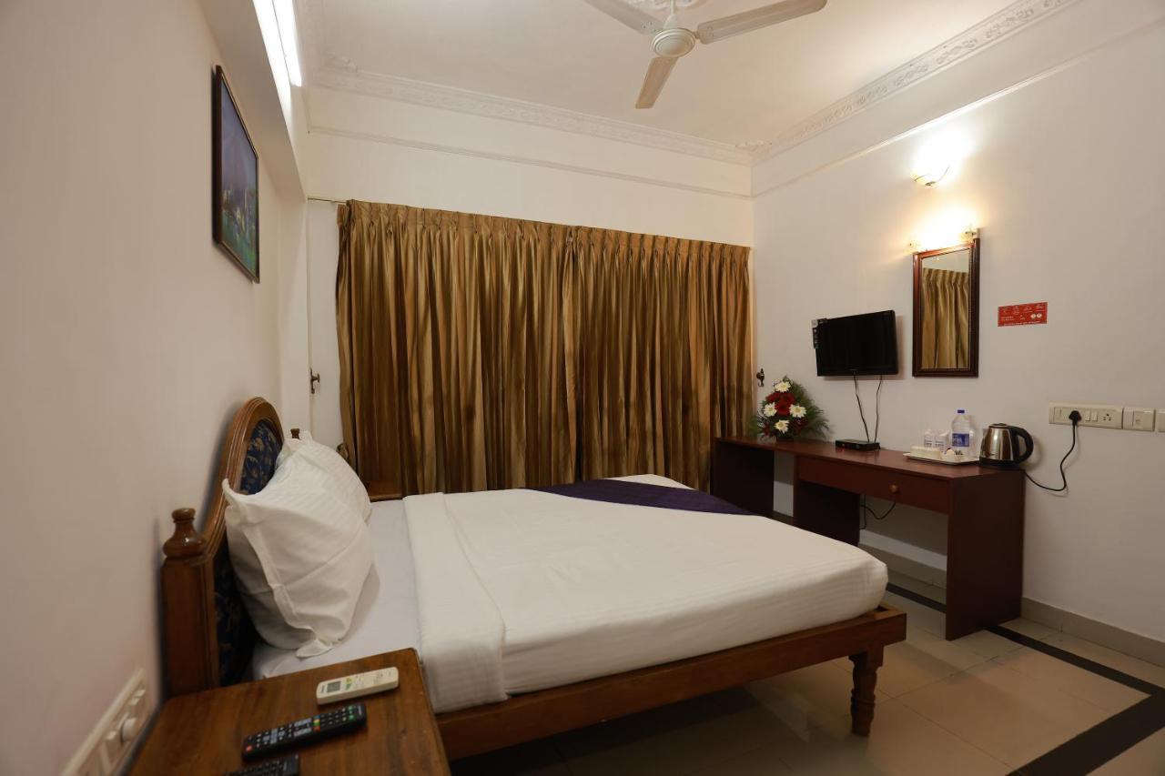 Hotel Teekay International Тривандрум Экстерьер фото